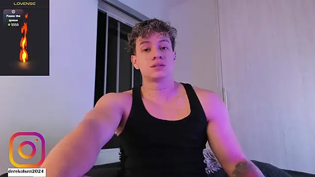 Snapshot of DerekOlsen chatting on 09/22/25, 02:35 DerekOlsen online show from 09/22/25, 02:35