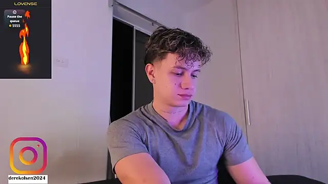 Snapshot of DerekOlsen chatting on 10/15/25, 02:33 DerekOlsen online show from 10/15/25, 02:33