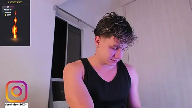 Snapshot of DerekOlsen chatting on 10/24/25, 02:41 DerekOlsen online show from 10/24/25, 02:41