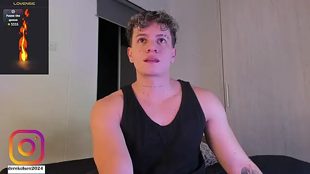 Snapshot of DerekOlsen chatting on 11/11/25, 02:44 DerekOlsen online show from 11/11/25, 02:44