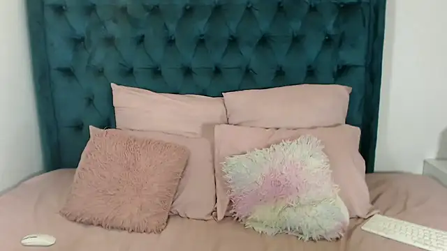 Snapshot of 1Blackertheberry1 chatting on 12/13/24, 02:21 1Blackertheberry1 online show from 12/13/24, 02:21