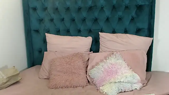 Snapshot of 1Blackertheberry1 chatting on 12/31/24, 03:23 1Blackertheberry1 online show from 12/31/24, 03:23