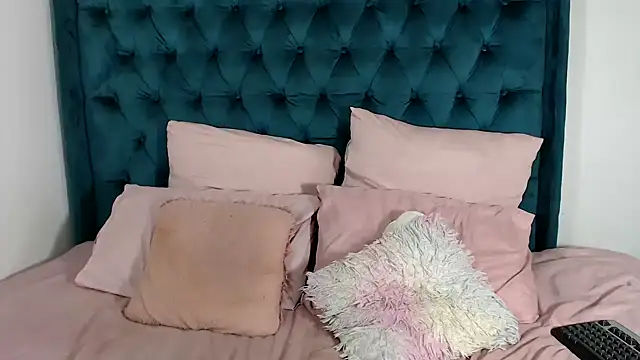 Snapshot of 1Blackertheberry1 chatting on 02/09/25, 08:24 1Blackertheberry1 online show from 02/09/25, 08:24