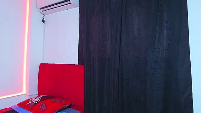 Snapshot of dominic_smith_ chatting on 11/28/25, 08:55 dominic smith online show from 11/28/25, 08:55