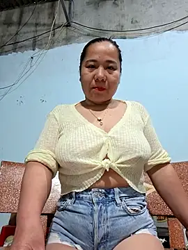 Snapshot of Queen_18200 chatting on 05/04/26, 12:28 Queen 18200 online show from 05/04/26, 12:28