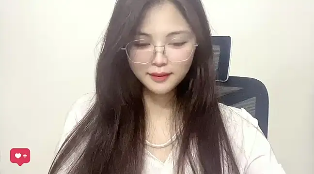 Snapshot of ---MIA--- chatting on 01/19/25, 12:06 ---MIA--- online show from 01/19/25, 12:06