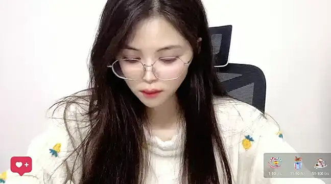 Snapshot of ---MIA--- chatting on 02/04/25, 02:49 ---MIA--- online show from 02/04/25, 02:49