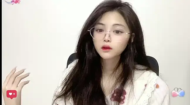 Snapshot of ---MIA--- chatting on 02/07/25, 04:27 ---MIA--- online show from 02/07/25, 04:27