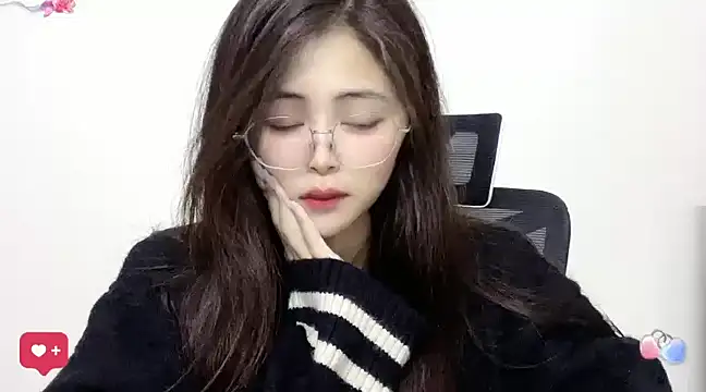 Snapshot of ---MIA--- chatting on 02/09/25, 06:33 ---MIA--- online show from 02/09/25, 06:33