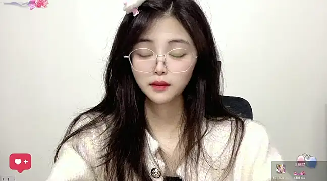 Snapshot of ---MIA--- chatting on 02/14/25, 02:23 ---MIA--- online show from 02/14/25, 02:23