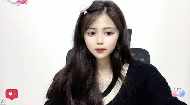 Snapshot of ---MIA--- chatting on 02/19/25, 04:11 ---MIA--- online show from 02/19/25, 04:11