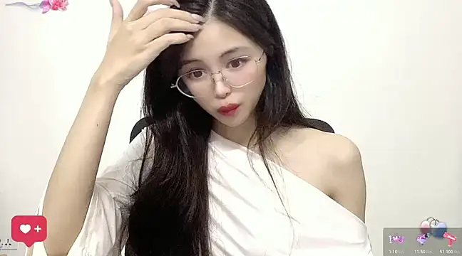 Snapshot of ---MIA--- chatting on 02/20/25, 01:19 ---MIA--- online show from 02/20/25, 01:19