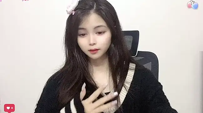 Snapshot of ---MIA--- chatting on 02/25/25, 12:55 ---MIA--- online show from 02/25/25, 12:55