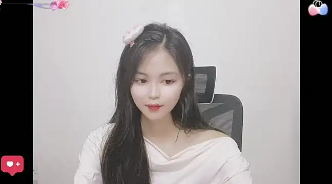 Snapshot of ---MIA--- chatting on 03/02/25, 04:32 ---MIA--- online show from 03/02/25, 04:32