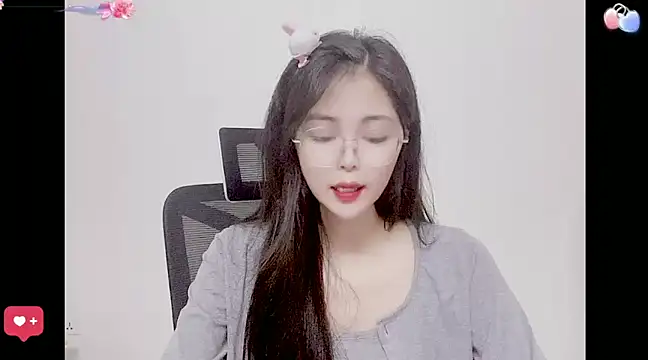 Snapshot of ---MIA--- chatting on 03/05/25, 01:17 ---MIA--- online show from 03/05/25, 01:17