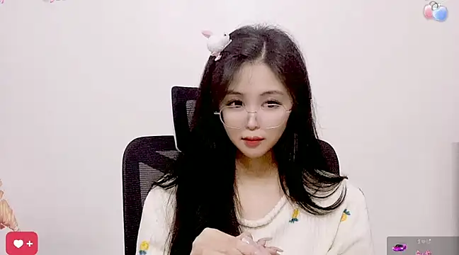 Snapshot of ---MIA--- chatting on 03/07/25, 04:55 ---MIA--- online show from 03/07/25, 04:55