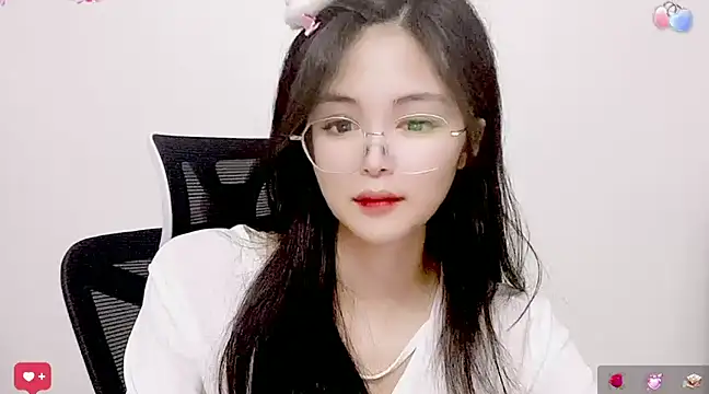 Snapshot of ---MIA--- chatting on 03/08/25, 11:16 ---MIA--- online show from 03/08/25, 11:16