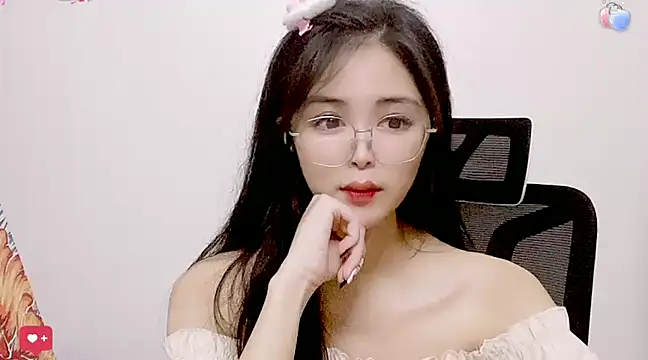 Snapshot of ---MIA--- chatting on 03/16/25, 05:17 ---MIA--- online show from 03/16/25, 05:17