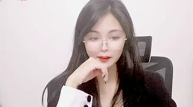 Snapshot of ---MIA--- chatting on 03/19/25, 01:40 ---MIA--- online show from 03/19/25, 01:40