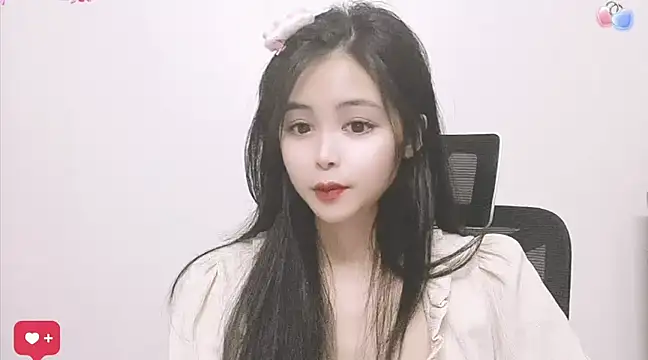 Snapshot of ---MIA--- chatting on 03/20/25, 01:04 ---MIA--- online show from 03/20/25, 01:04