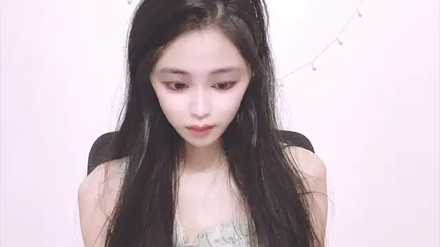 Snapshot of ---MIA--- chatting on 09/29/25, 02:44 ---MIA--- online show from 09/29/25, 02:44