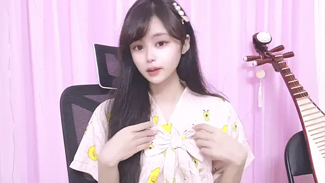 Snapshot of ---MIA--- chatting on 10/08/25, 02:04 ---MIA--- online show from 10/08/25, 02:04