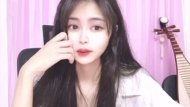 Snapshot of ---MIA--- chatting on 10/23/25, 02:05 ---MIA--- online show from 10/23/25, 02:05