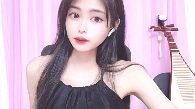 Snapshot of ---MIA--- chatting on 10/28/25, 02:20 ---MIA--- online show from 10/28/25, 02:20