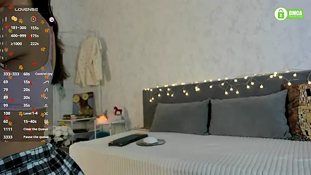 pretty yong cat online show from 11/25/25, 02:17