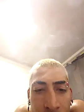 Snapshot of DrakeNeumann chatting on 12/28/24, 03:37 DrakeNeumann online show from 12/28/24, 03:37