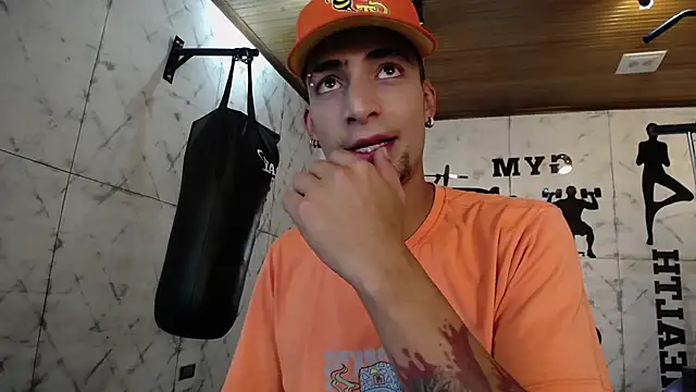 Snapshot of DrakeNeumann chatting on 02/02/25, 07:35 DrakeNeumann online show from 02/02/25, 07:35