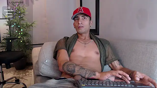 Snapshot of DrakeNeumann chatting on 02/11/25, 09:53 DrakeNeumann online show from 02/11/25, 09:53