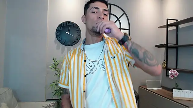 Snapshot of DrakeNeumann chatting on 03/02/25, 03:02 DrakeNeumann online show from 03/02/25, 03:02