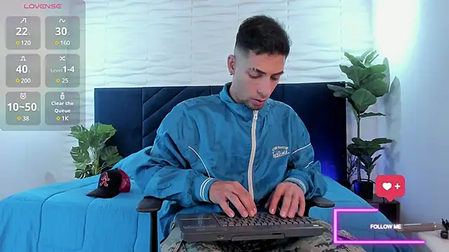 Snapshot of DrakeNeumann chatting on 03/10/25, 03:34 DrakeNeumann online show from 03/10/25, 03:34