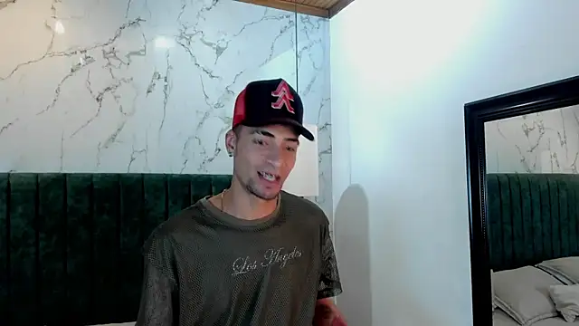 Snapshot of DrakeNeumann chatting on 03/17/25, 02:30 DrakeNeumann online show from 03/17/25, 02:30