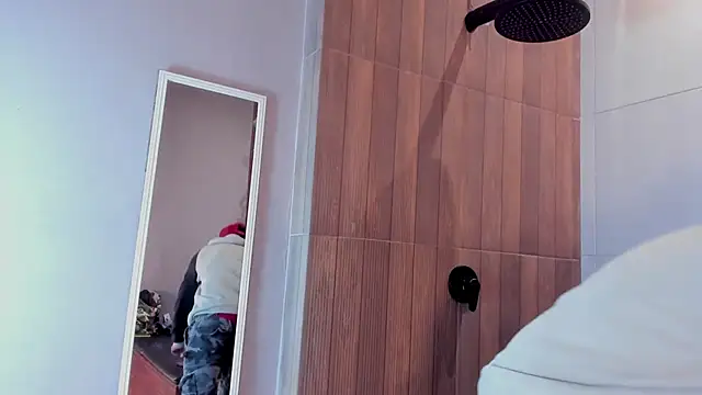 Snapshot of DrakeNeumann chatting on 03/23/25, 03:10 DrakeNeumann online show from 03/23/25, 03:10