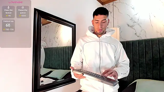 Snapshot of DrakeNeumann chatting on 09/10/25, 04:01 DrakeNeumann online show from 09/10/25, 04:01