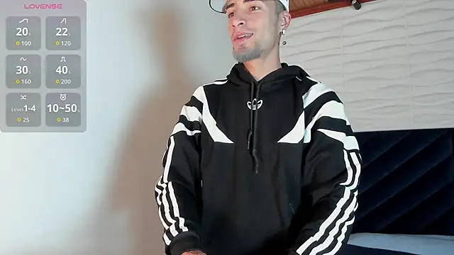 Snapshot of DrakeNeumann chatting on 09/15/25, 03:50 DrakeNeumann online show from 09/15/25, 03:50