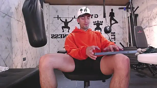 Snapshot of DrakeNeumann chatting on 09/19/25, 03:52 DrakeNeumann online show from 09/19/25, 03:52