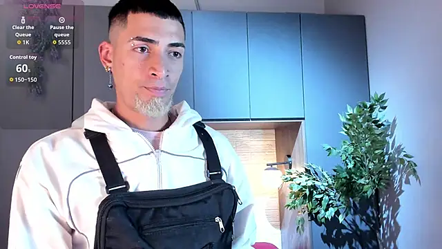 Snapshot of DrakeNeumann chatting on 09/22/25, 03:41 DrakeNeumann online show from 09/22/25, 03:41