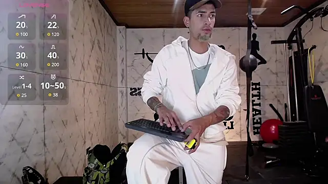 Snapshot of DrakeNeumann chatting on 10/07/25, 03:47 DrakeNeumann online show from 10/07/25, 03:47