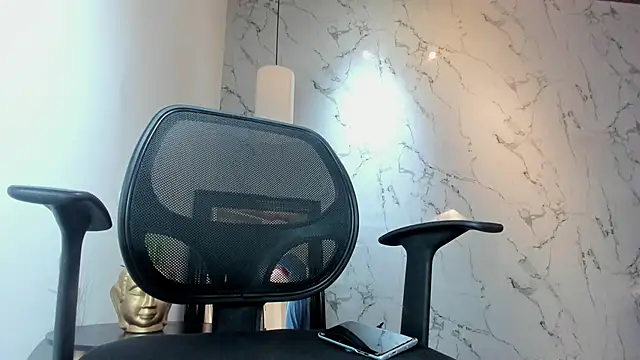 Snapshot of DrakeNeumann chatting on 10/08/25, 03:48 DrakeNeumann online show from 10/08/25, 03:48