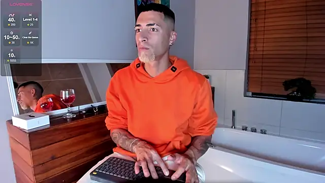 Snapshot of DrakeNeumann chatting on 10/10/25, 03:38 DrakeNeumann online show from 10/10/25, 03:38