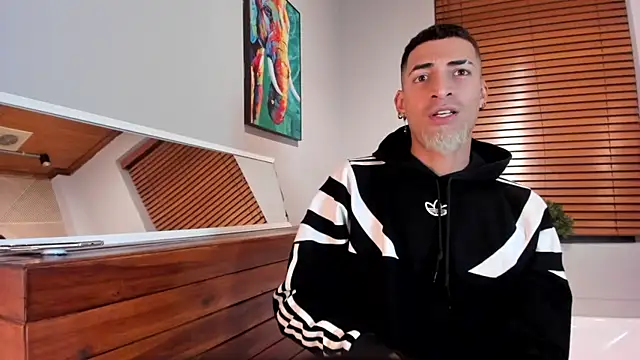 Snapshot of DrakeNeumann chatting on 10/12/25, 04:00 DrakeNeumann online show from 10/12/25, 04:00