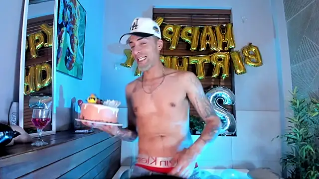 Snapshot of DrakeNeumann chatting on 10/19/25, 04:02 DrakeNeumann online show from 10/19/25, 04:02