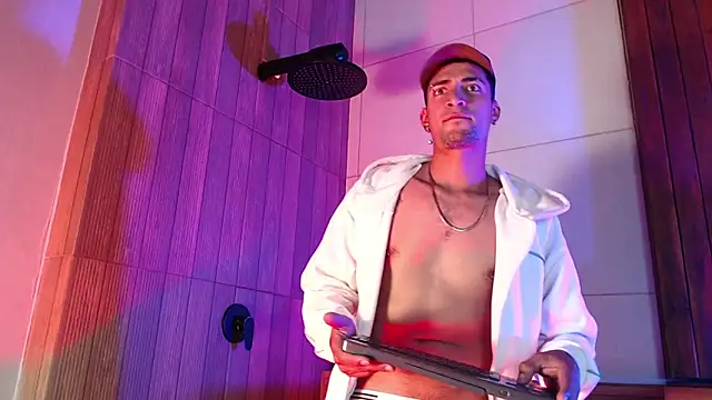 Snapshot of DrakeNeumann chatting on 10/24/25, 03:58 DrakeNeumann online show from 10/24/25, 03:58