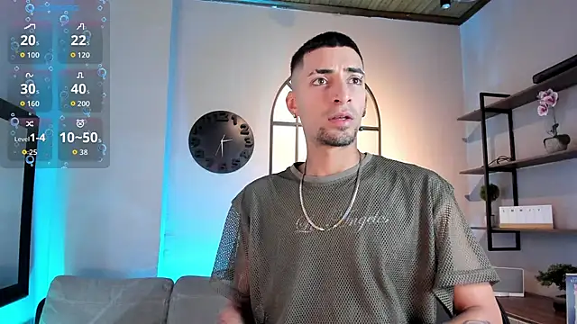 Snapshot of DrakeNeumann chatting on 10/30/25, 04:03 DrakeNeumann online show from 10/30/25, 04:03