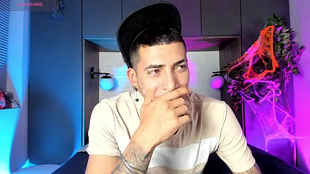 Snapshot of DrakeNeumann chatting on 11/06/25, 06:31 DrakeNeumann online show from 11/06/25, 06:31