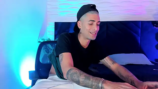 Snapshot of DrakeNeumann chatting on 11/10/25, 03:38 DrakeNeumann online show from 11/10/25, 03:38