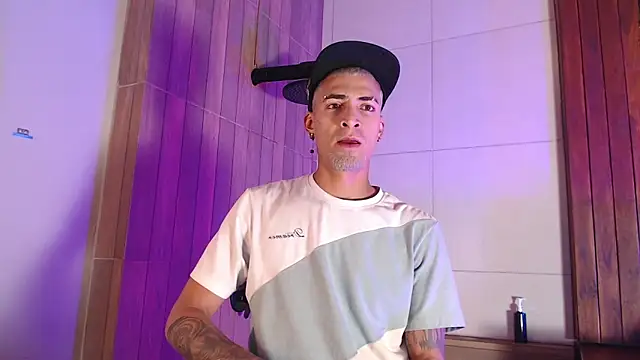 Snapshot of DrakeNeumann chatting on 11/11/25, 03:50 DrakeNeumann online show from 11/11/25, 03:50